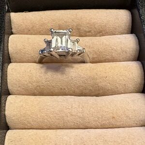 Elegant white 14 k gold with 3 carats lab diamonds